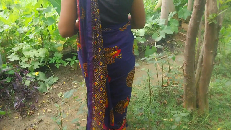 Pooja raniji: Pooja Bhabhi Di Luar Taman - Video Kongkek Panas