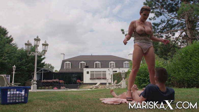 Mariska x: MARISKAX - milf francese sandy lou culo scopata all'aperto
