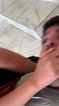 Il ragazzo paffuto seguito a casa dal nastro adesivo Crazy Bitch (episodio 1 di 2)