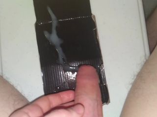 Dinar: デカチンで絶頂し、熱い精液ですべてを氾濫させました。