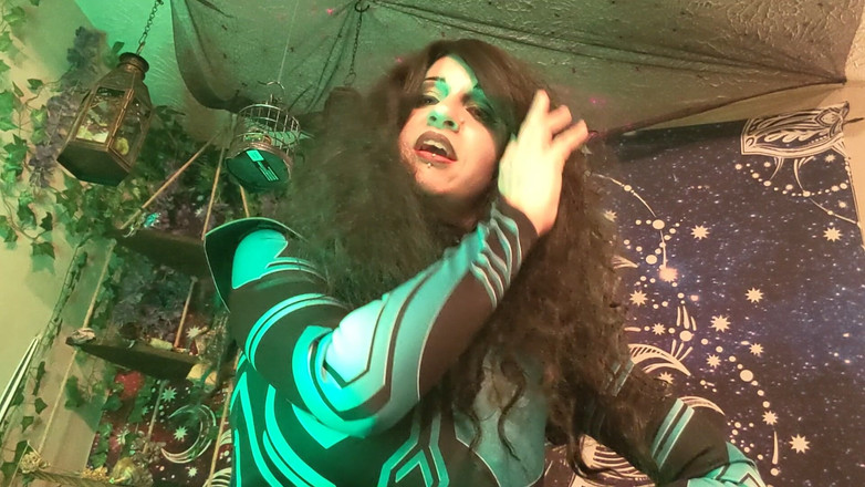 Geeky Femdom: 캡틴 아메리카를 파괴하는 헬라