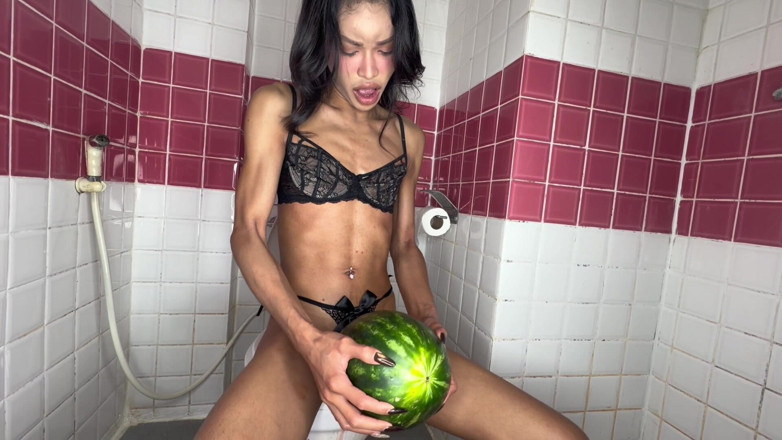 HollywoodM: Meloun dostane ladyboy dicking od Alice Big Cock