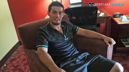 Beefcake Hunter: Succhiare il macho con le gambe del calciatore