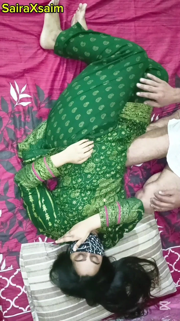Sairaxsaim: 巴基斯坦女孩saira呼叫按摩师，她说请操我