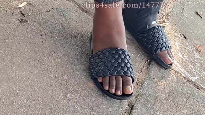 Foot Patrol: Hot fudge gustosi piedi sinistro avvolto alla fermata dell'autobus
