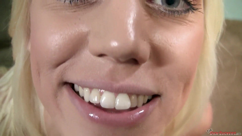 The Dick Suckers: Kacey Villainess šuká svou hezkou malou pusu