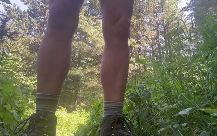 Putarankahotmilf: Hiking, Pissing and Masturbating in the Woods