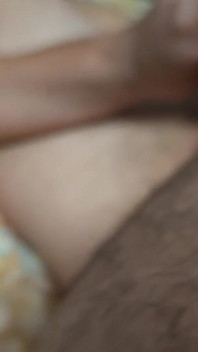 Une chatte BBW coquine s’amuse