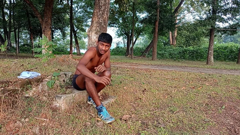 LinearOrnament35: 你的锻炼让女孩在你腿上