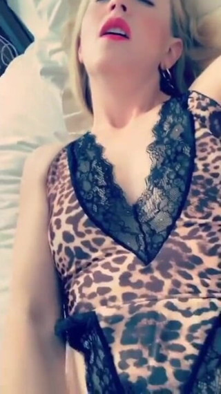 Chelly181818: Shhhh! Secret masturbation session!