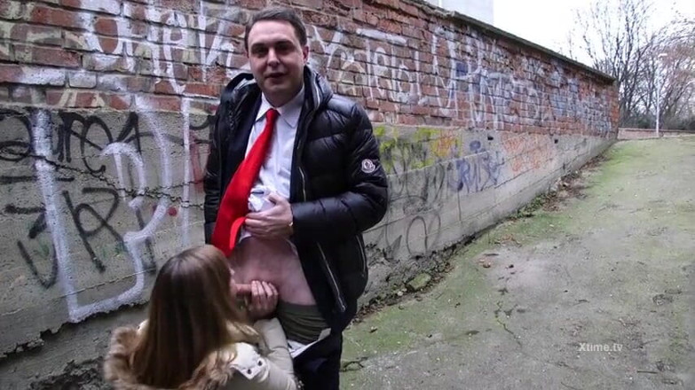 Andrea Dipre Channel: Pipe dans un parc pour le roi du porno trash...