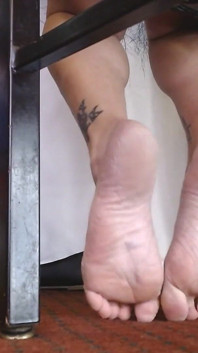 Pieds ridés pieds nus, fétichisme des pieds, fétichisme des pieds rouges