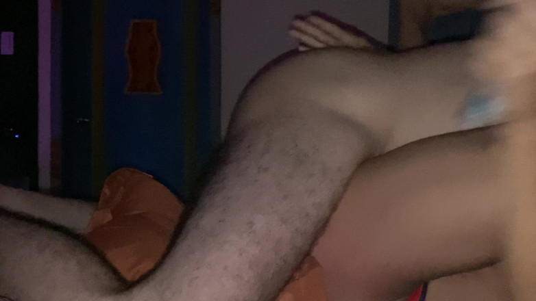 Broken holes cuckold gay: वह अपने प्रेमी से दूर भागना पसंद करती है