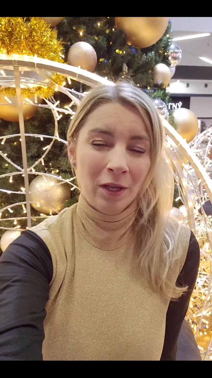 Katerina Hartlova: Mis adorables fans, me gustaría aprovechar esta oportunidad para agradecerles...