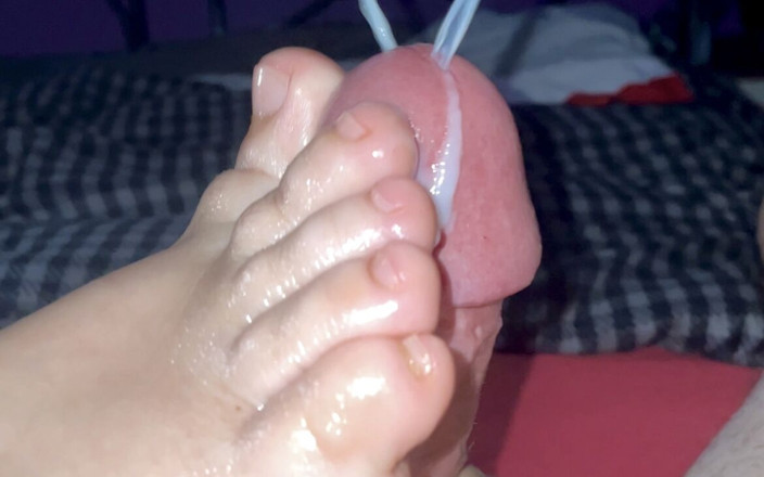 Princess Jeanne: Velmi pěkná noha a footjob