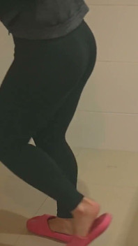 Hotwife Kitchen Quickie - avsugning och stående knull slutar i munnen