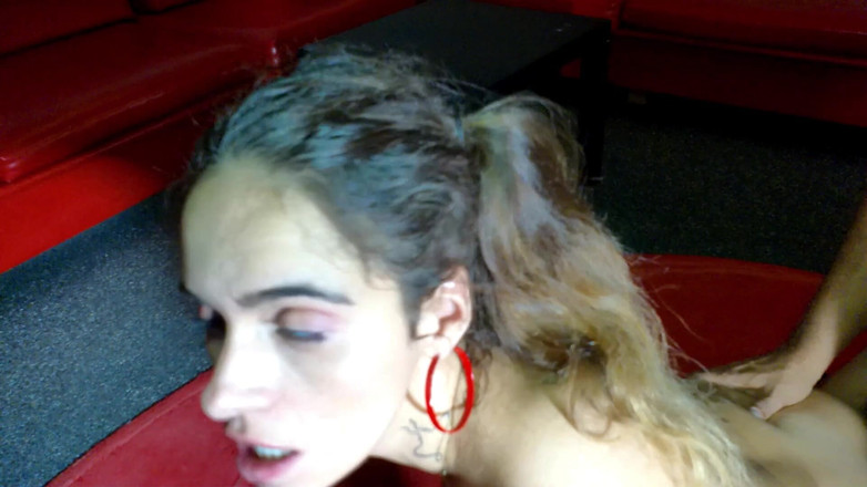 Gangbang and Co: Gangbang dan rantai fuck untuk pelacur pussy berbulu ini