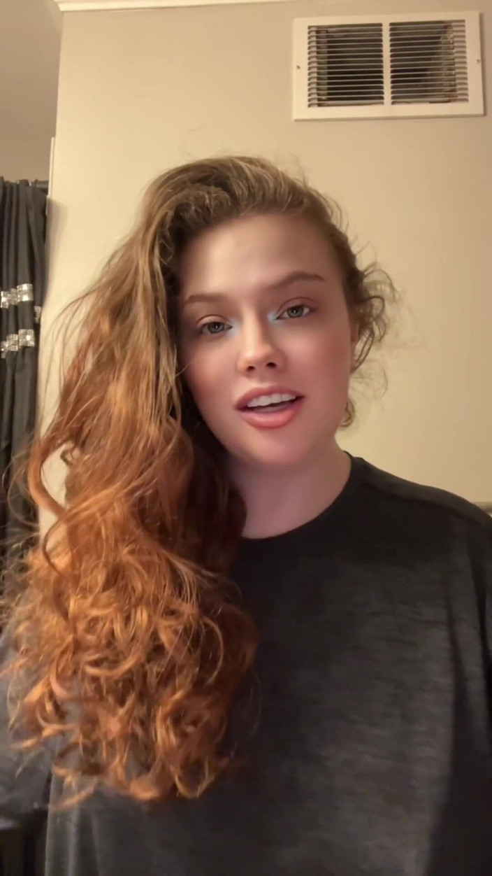 Dirtysecret: Loving Girlfriend Teases You at Work