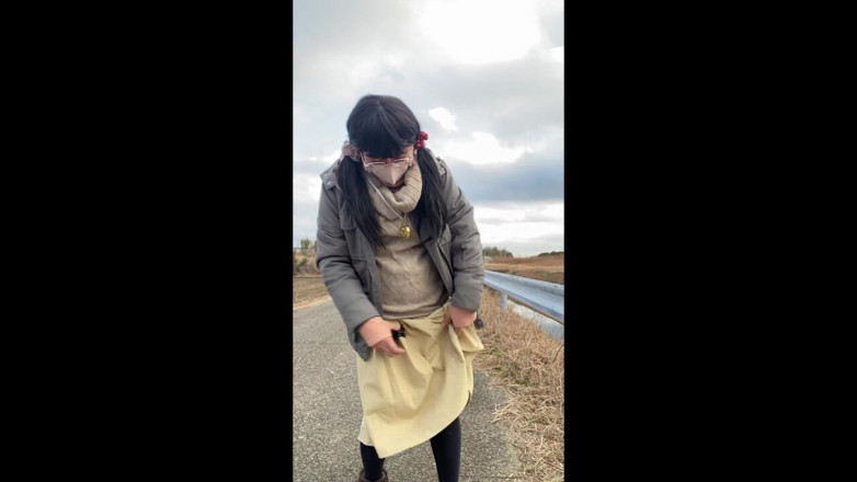 megu2002: No121 мастурбує на вулиці з ранковою прогулянкою