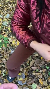 Riskanter Outdoor-Blowjob am see, rot glänzende unterjacke, Fetisch 316