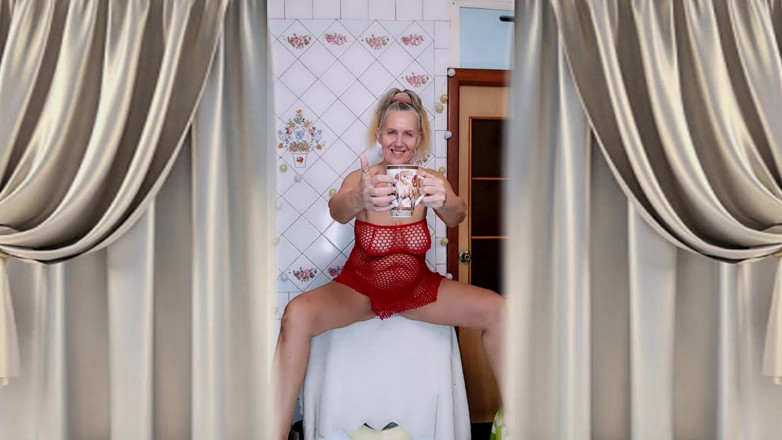 Lukerya: Lukerya, Femme Au Foyer Sexy, Flirte Avec Le Café Du...