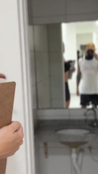Realitní agent ošukal klientku, která se dívala do domu