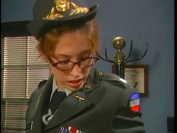 Old Good Porn: O frumusețe blondă sexy este futută tare pe la spate