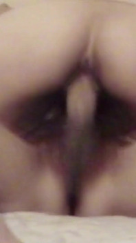 Mon beau-fils me baise pour la première fois et jouit en moi, m’ouvre le cul et veut du sexe anal