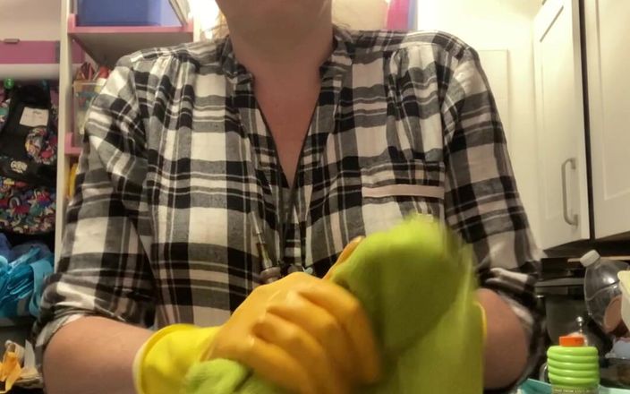 MistressWriggler: Üzerinde yaşadığım çok meşgul sokağın tam görüntüsünde üstsüz çamaşır yıkıyor