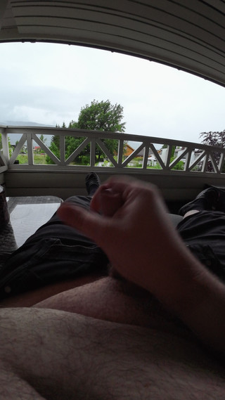 Stiansr: Verandada dışarıda mastürbasyon yapıyor