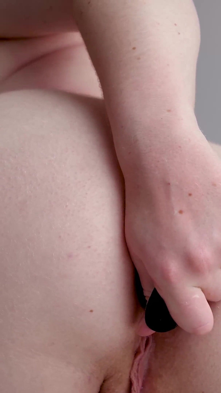 Sarah Calanthe: Plug play anal y tocando mi culo