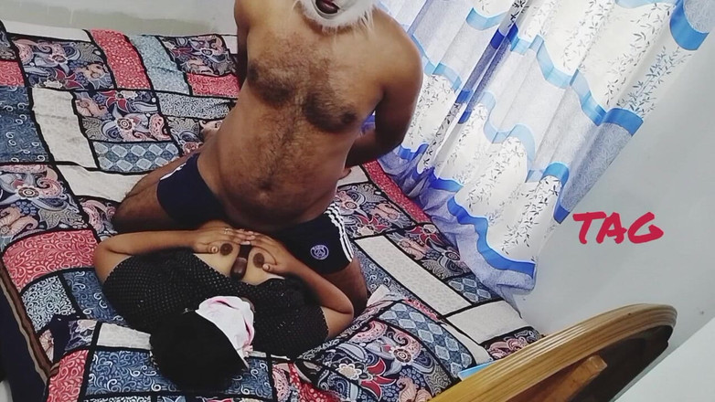 Teensex: बड़े स्तनों वाली बांग्लादेशी सेक्सी प्रेमिका अपने प्रेमी को तब बहकाती है जब वह ब्रेकअप करना चाहता है भाग 2
