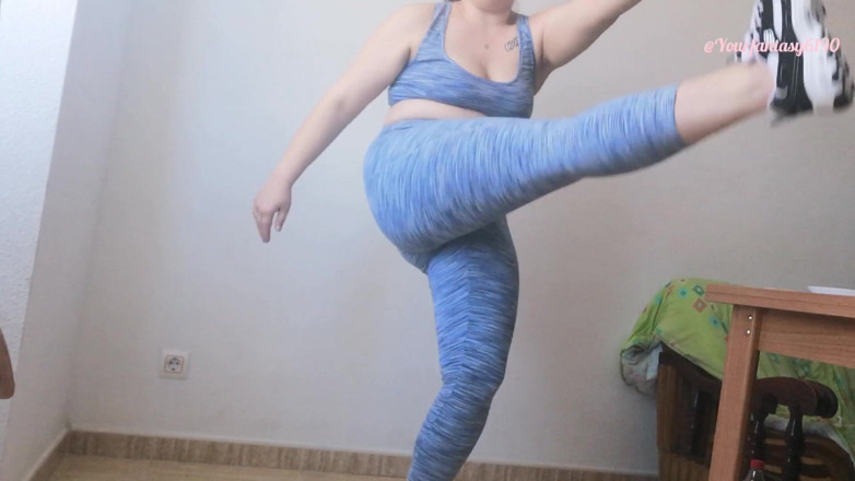 Your fantasy studio: Trening w obcisłych ubraniach