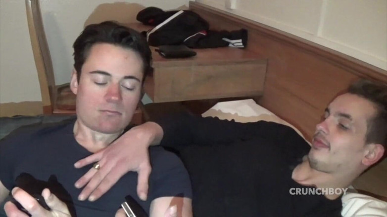MEN BIG COCKS FUCKERS: Garfuel ohne gummi von XXL schwanz von twink gefickt, 20 jahre...