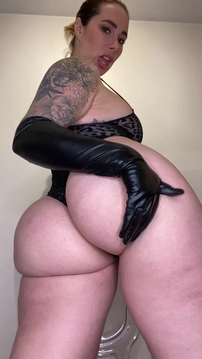 Paige Turnah: Ваша богиня з блідою дупою має повну пизду від великого чорного члена, і ви її раб, який поклоняється їй і слухається