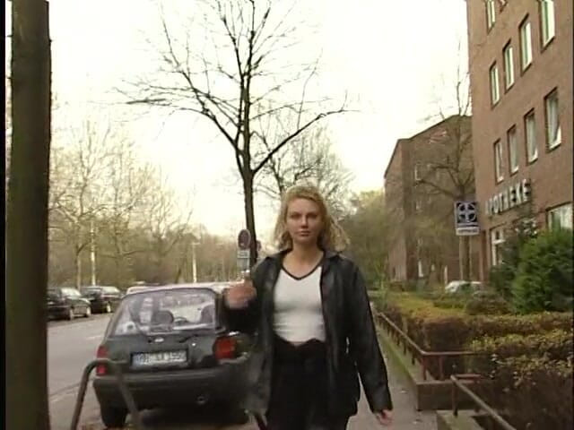 Lucky Cooch: Sexy meisje op straat geïnterviewd