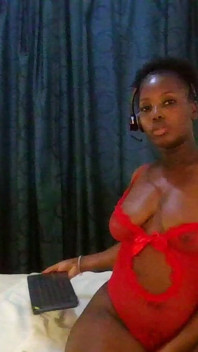 Zwart meisje in rode lingerie vindt het heerlijk om je pik te zien terwijl je hem streelt voor haar, ga sneller klaarkomen op deze zwarte slet - Mastermeat 1