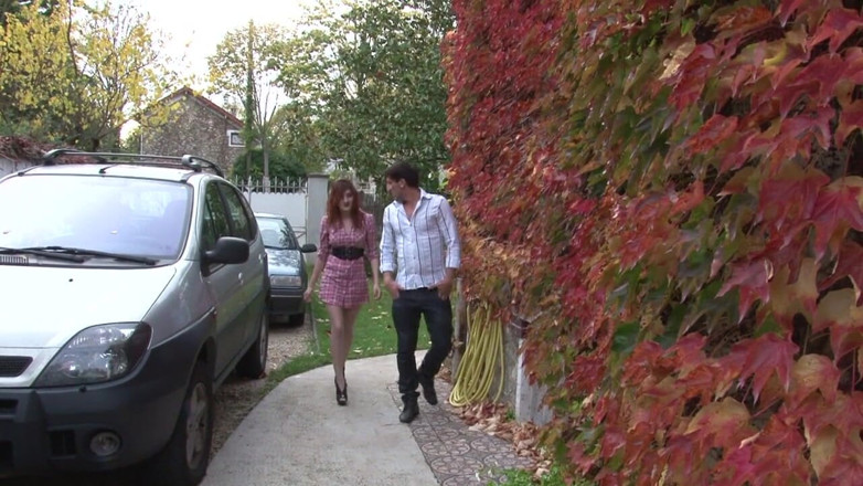 Nude in France: Ateşli kızıl saçlı götüne almayı seviyor