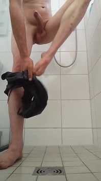Ich Pisse Mir in Den Mund Und Trage Frauenunterwäsche