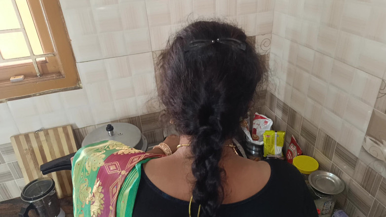 Inba: Desi sposata donna in cucina