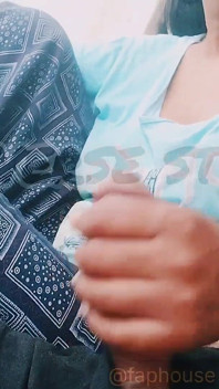 Desi Bhabhi's wild handjob with hot hands & boobs fully exposed, you will lose control as soon as you see them!