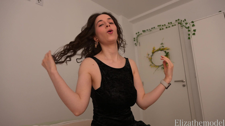 ElizaTheModel: Jsem tvůj dárek k narozeninám