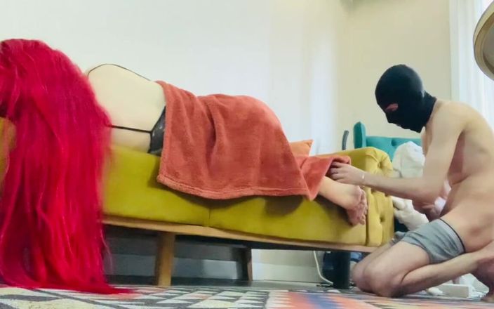 Mistressrola: Stiefsohn kommt auf meine füße