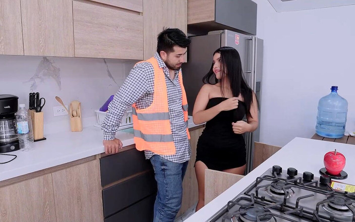 Camila Henao: Svádím architekta ve velmi malých šatech, aby se vystříkal do mé...