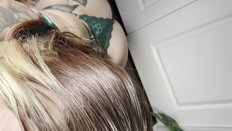 Chandler Knight: Tu și mami faceți un porno: vedere la persoana 1 cu muie,...