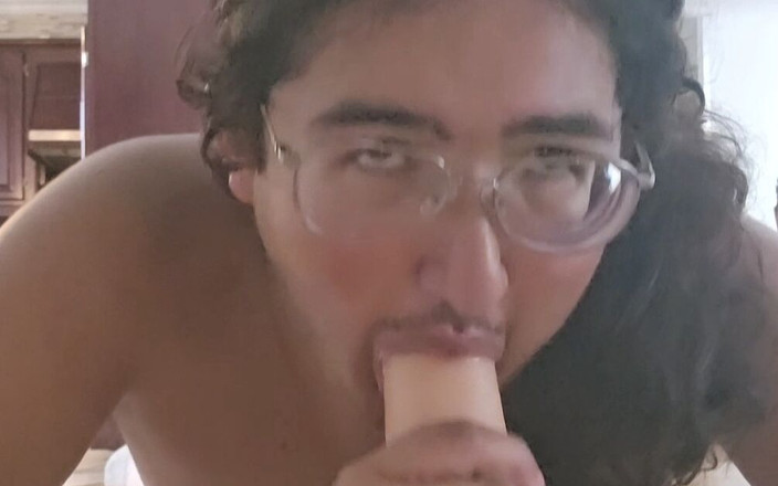 TomFatAss: 想象一下，我像吸我暗恋人一样吮吸你？