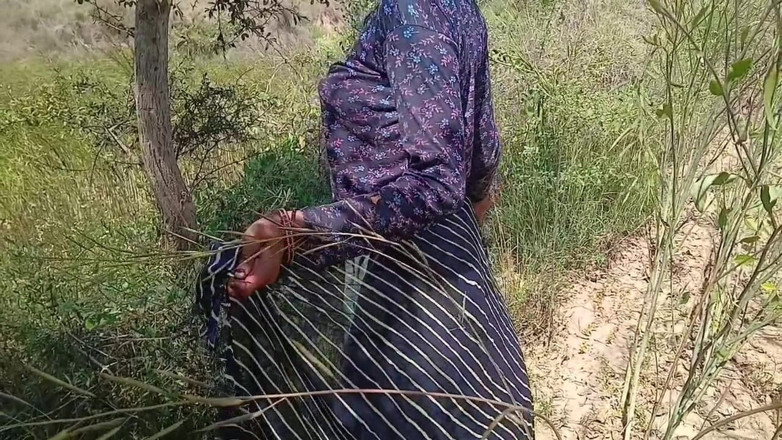 seema: Eu joguei holi com minha meia-irmã nos campos e também...