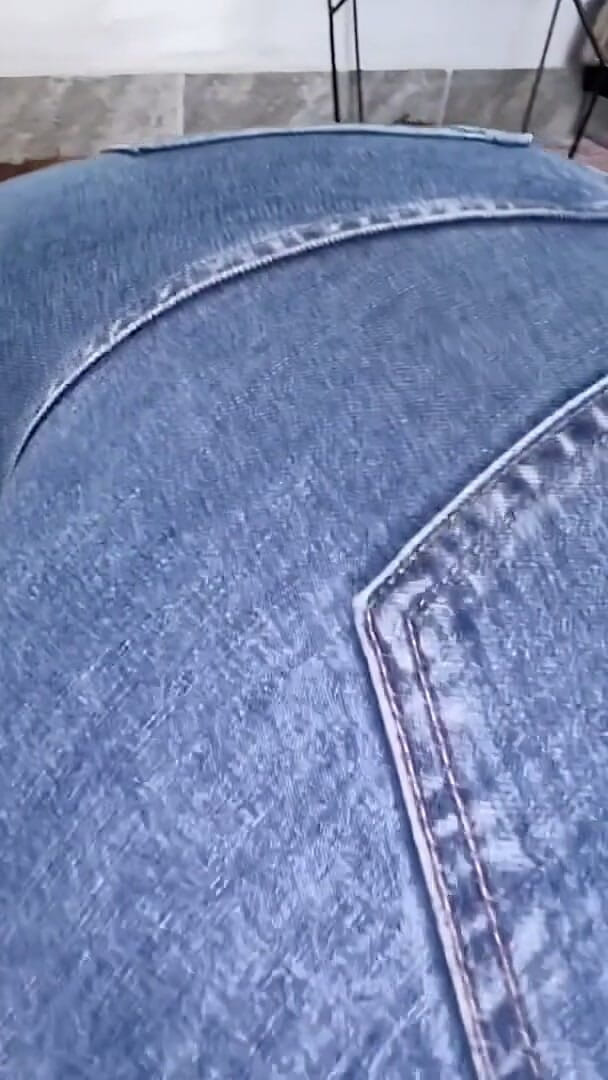 Farting Fat Booty MILF in Jeans (Choko and Amarula) Farting Fat Booty MILF in Jeans (Choko and Amarula)