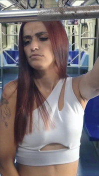 Attenzione! Questo Pervertito Penetra Le Ragazze Sull'autobus Da Alle Spalle!!