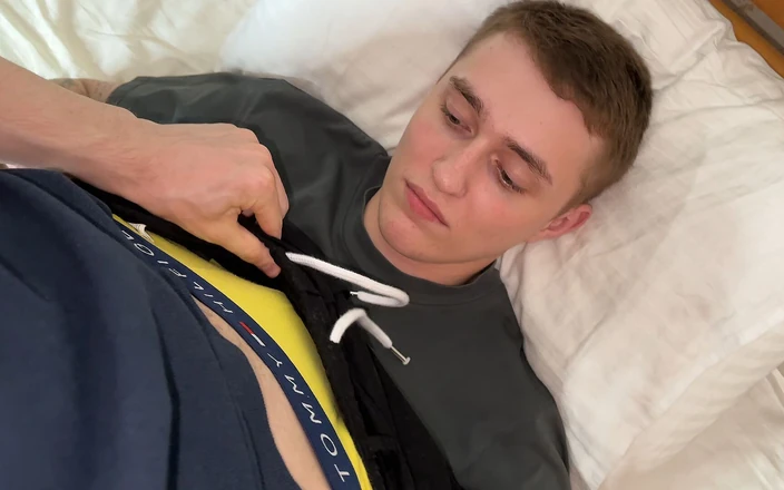 Morflot24: Velký penis Evgeny roztrhne Alexův těsný zadek!